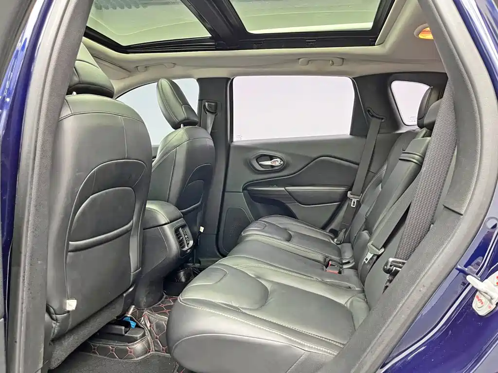 Jeep Cherokee 2.0L Superior Edition, фото 15