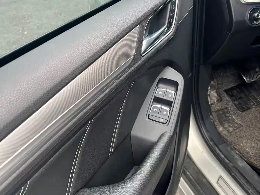 Roewe RX5 New Energy — миниатюра 5