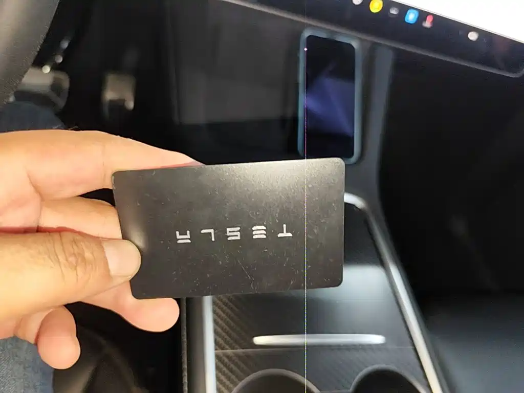 Tesla Model Y — миниатюра 9