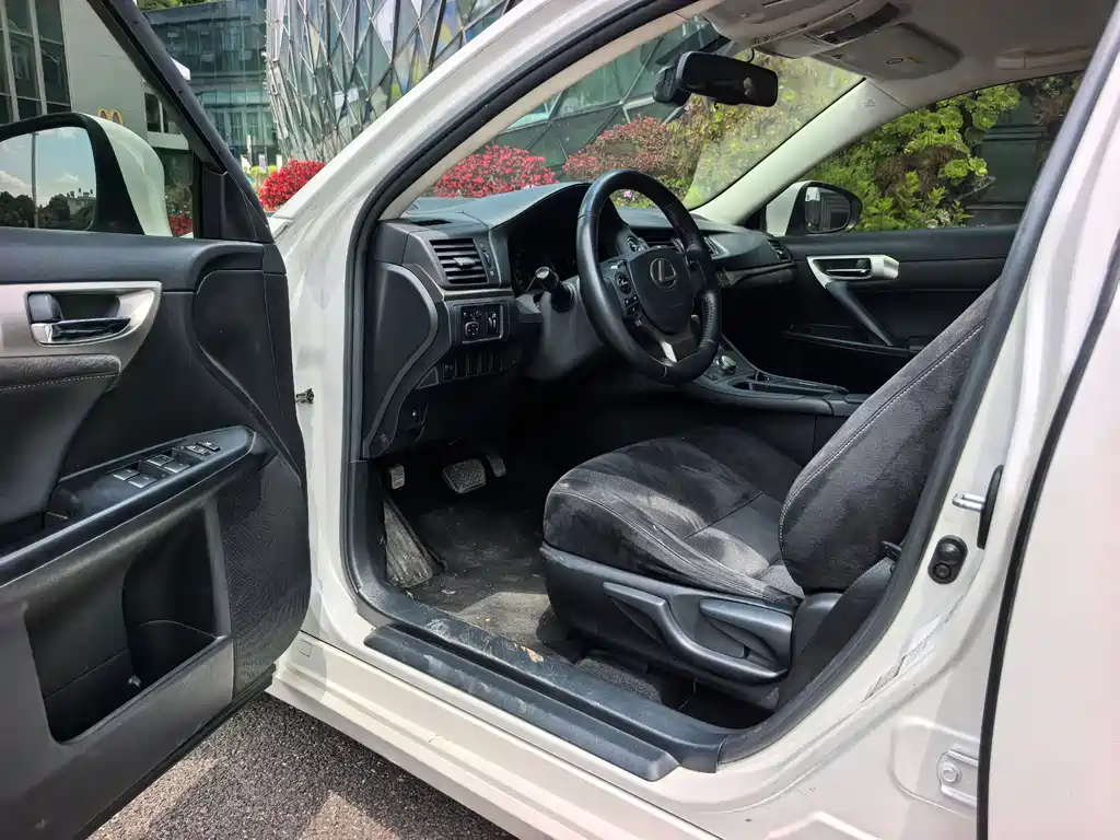 Lexus CT — миниатюра 4