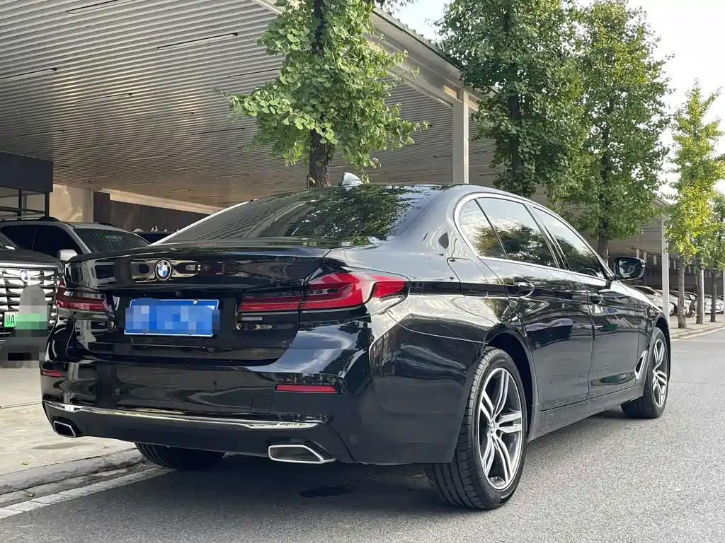 BMW 5 Series — миниатюра 14