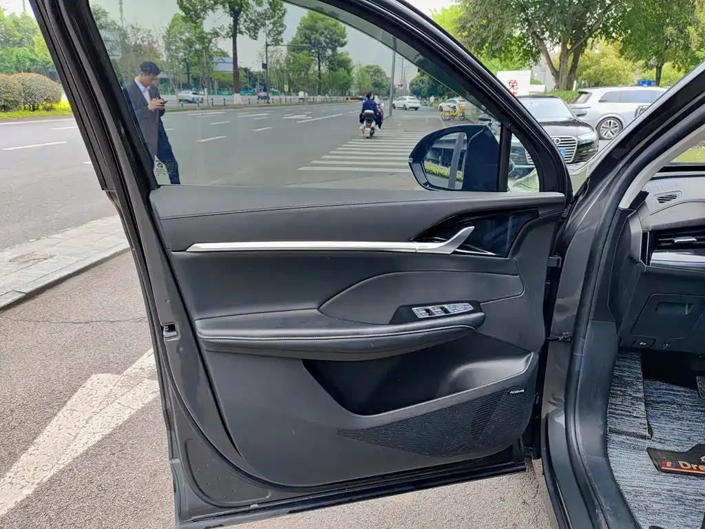 Roewe RX5 MAX — миниатюра 6