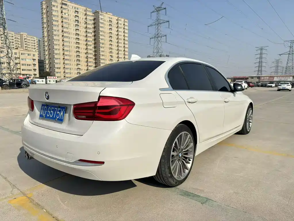 BMW 3 SERIES