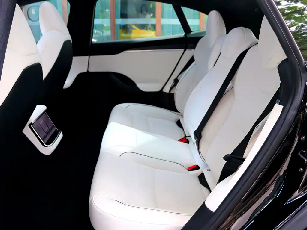 Tesla Model S — миниатюра 7
