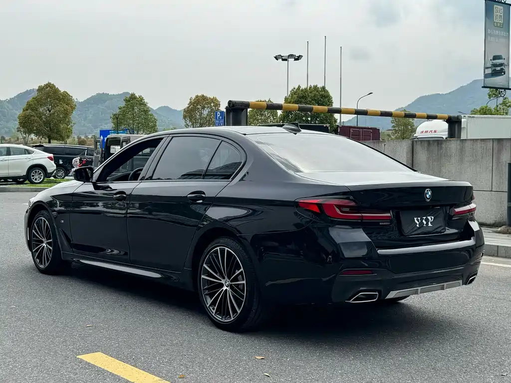 BMW 5 Series — миниатюра 18