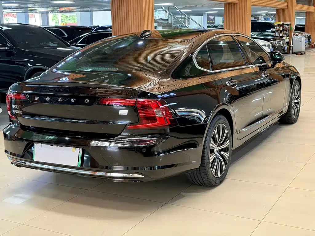 Volvo S90 PHEV — миниатюра 22