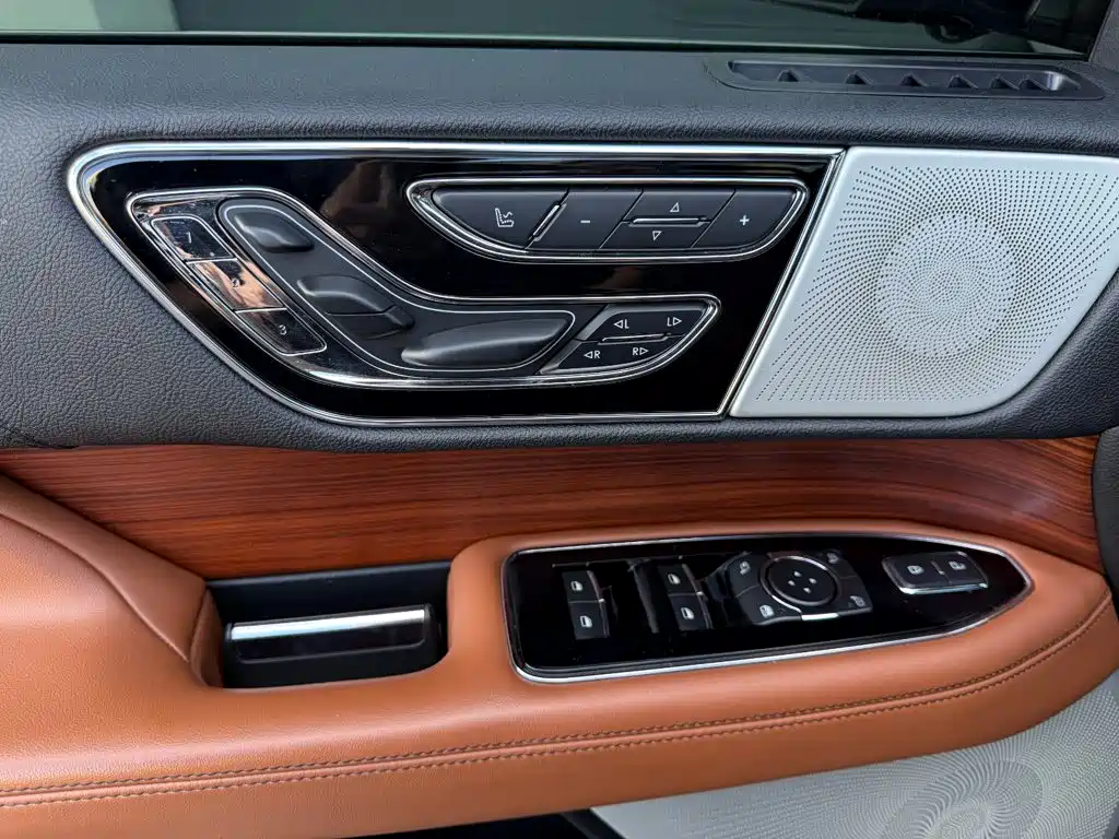 Lincoln Navigator — миниатюра 11