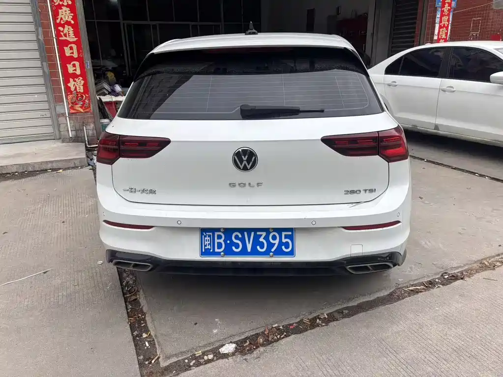 VOLKSWAGEN GOLF
