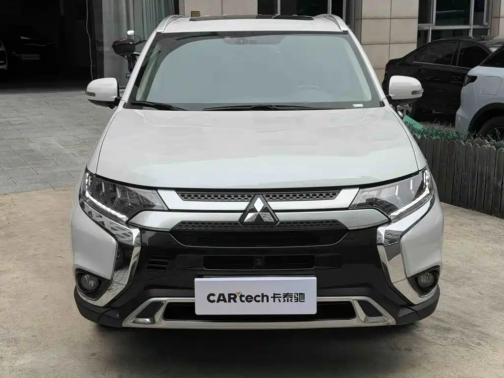 Mitsubishi Outlander — миниатюра 2