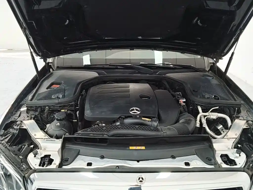 Mercedes-Benz E-Class — миниатюра 20