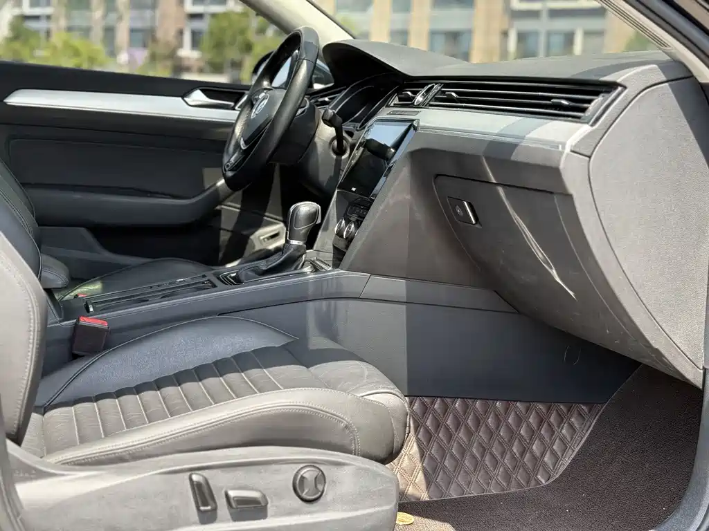 Volkswagen Magotan 2017 330TSI DSG Lead