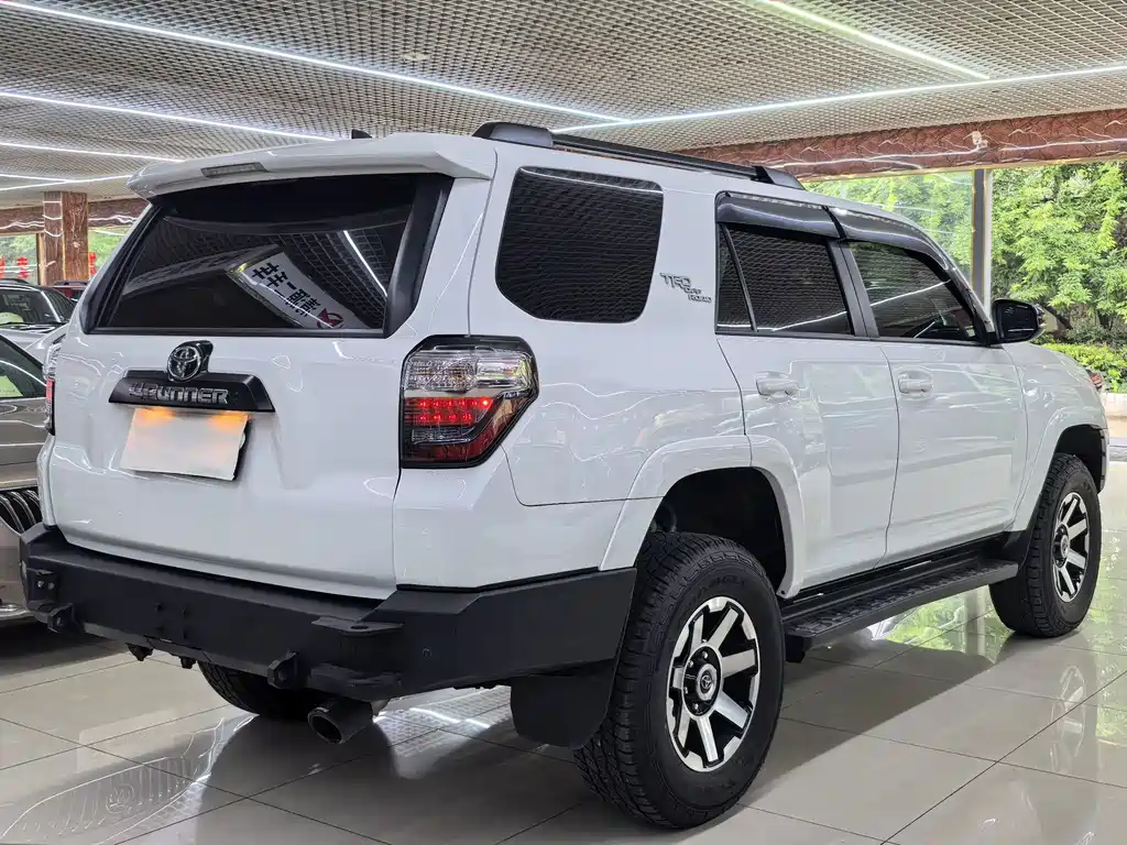 Toyota 4Runner — миниатюра 24