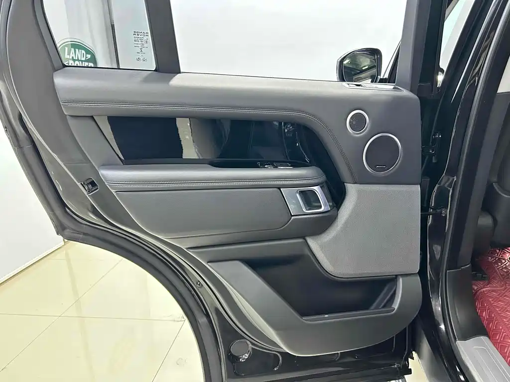 Land Rover Range Rover — миниатюра 9