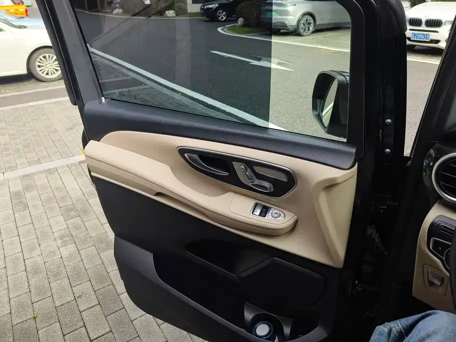 Mercedes-Benz V-Class — миниатюра 7