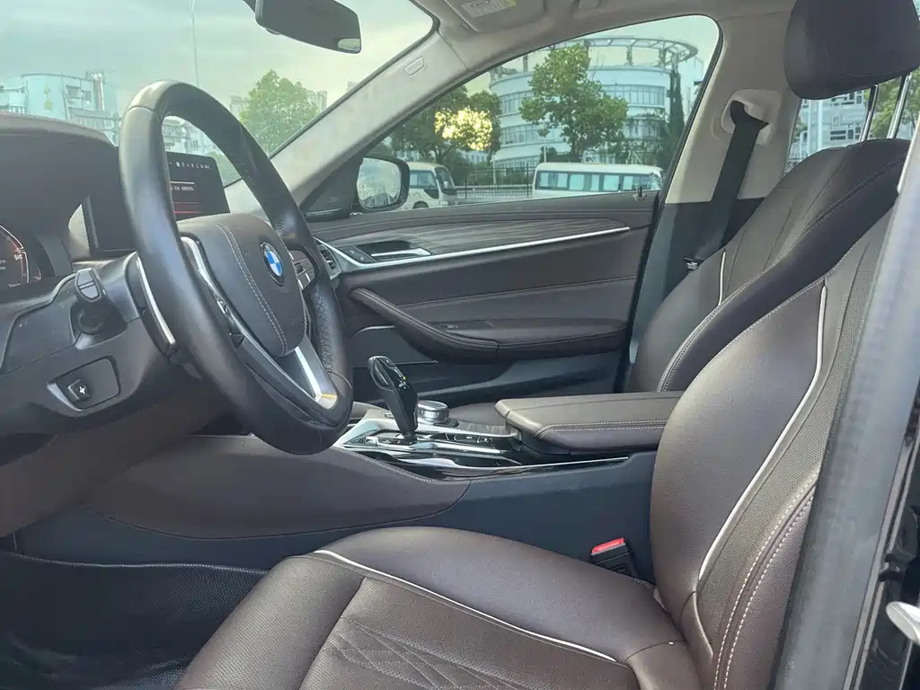 BMW 5 Series — миниатюра 3
