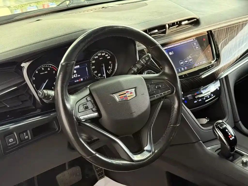 Cadillac XT6 — миниатюра 8