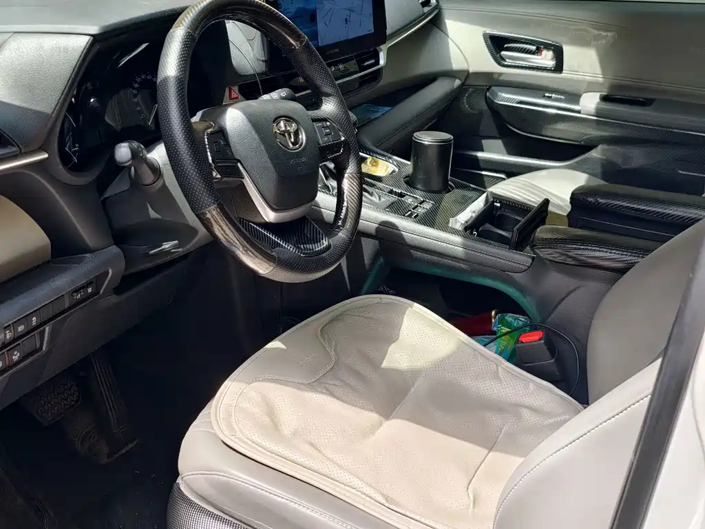 Toyota Sienna — миниатюра 3