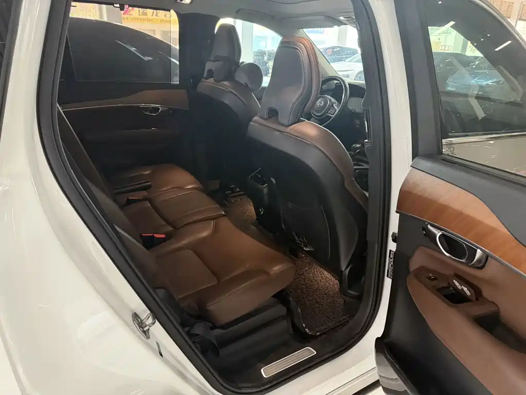 Volvo XC90 — миниатюра 3