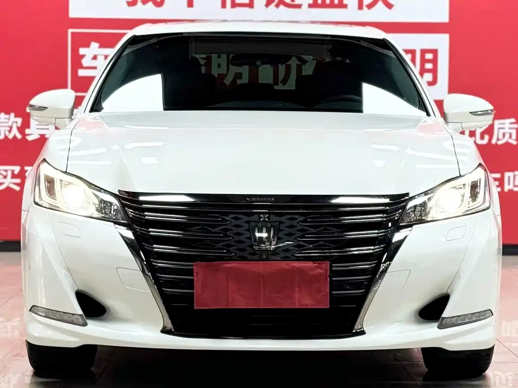Toyota Crown — миниатюра 3