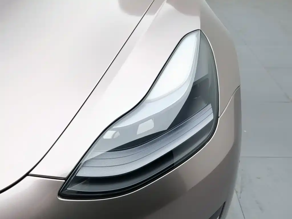 Tesla Model 3 — миниатюра 7