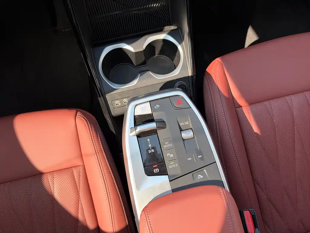BMW iX1 — миниатюра 10