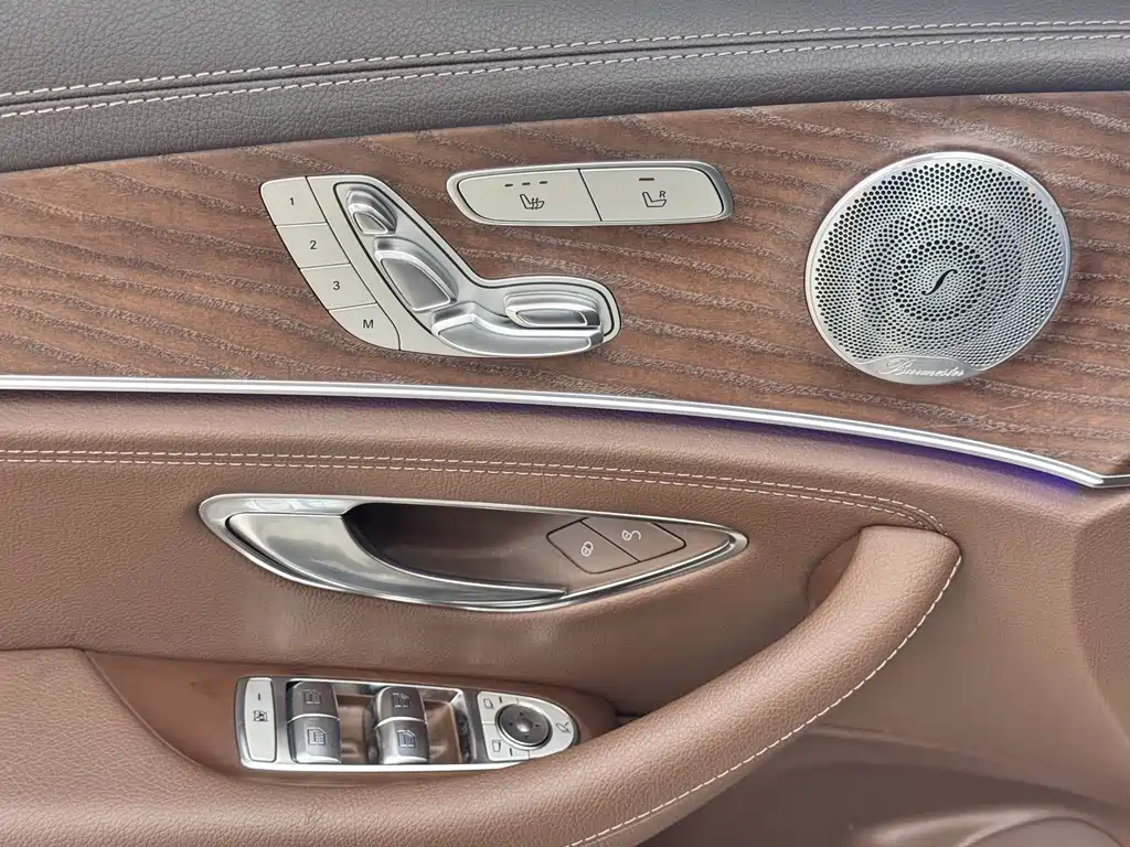 Mercedes-Benz E-Class — миниатюра 7