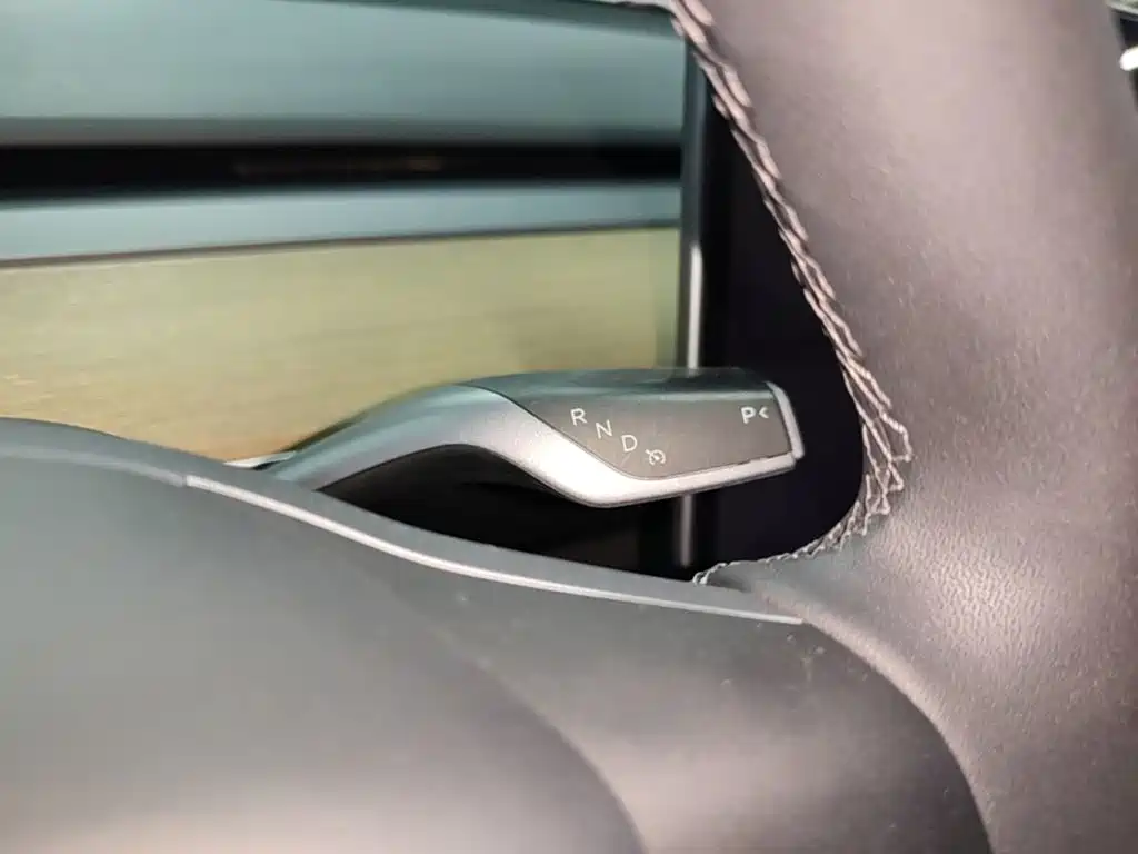 Tesla Model Y — миниатюра 14