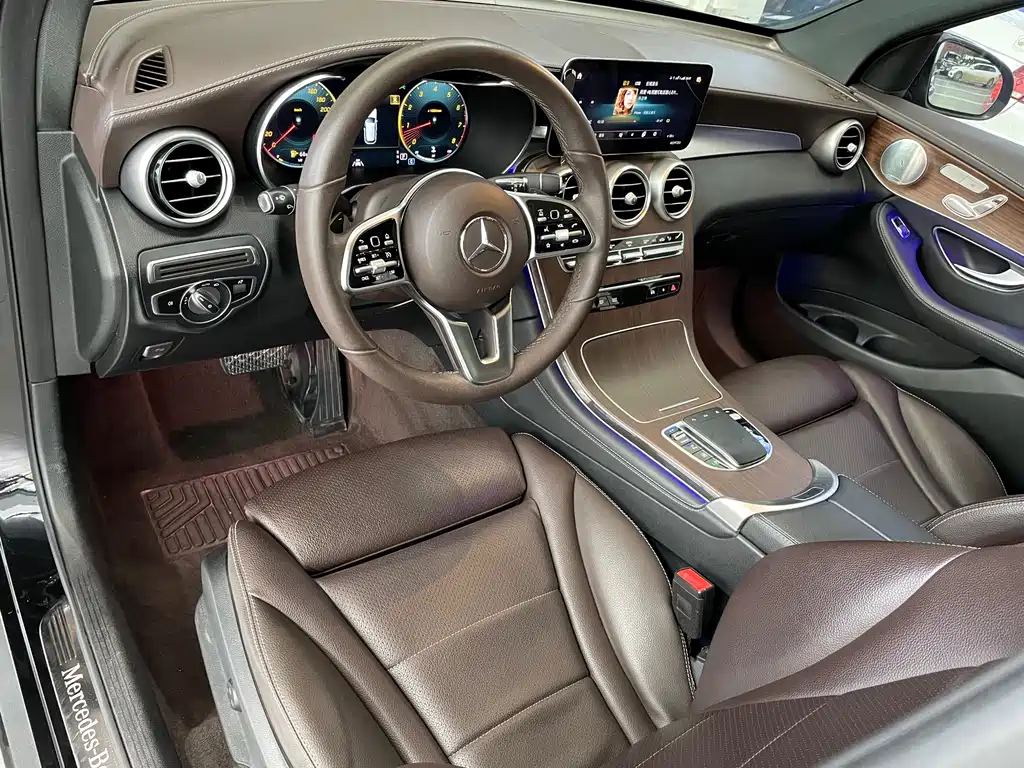 MERCEDES-BENZ GLC
