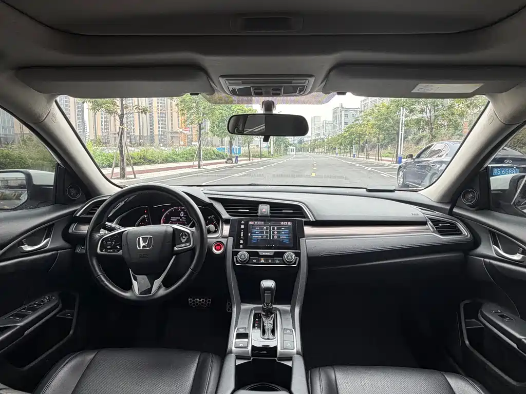 Honda Civic 2019 220TURBO CVT V