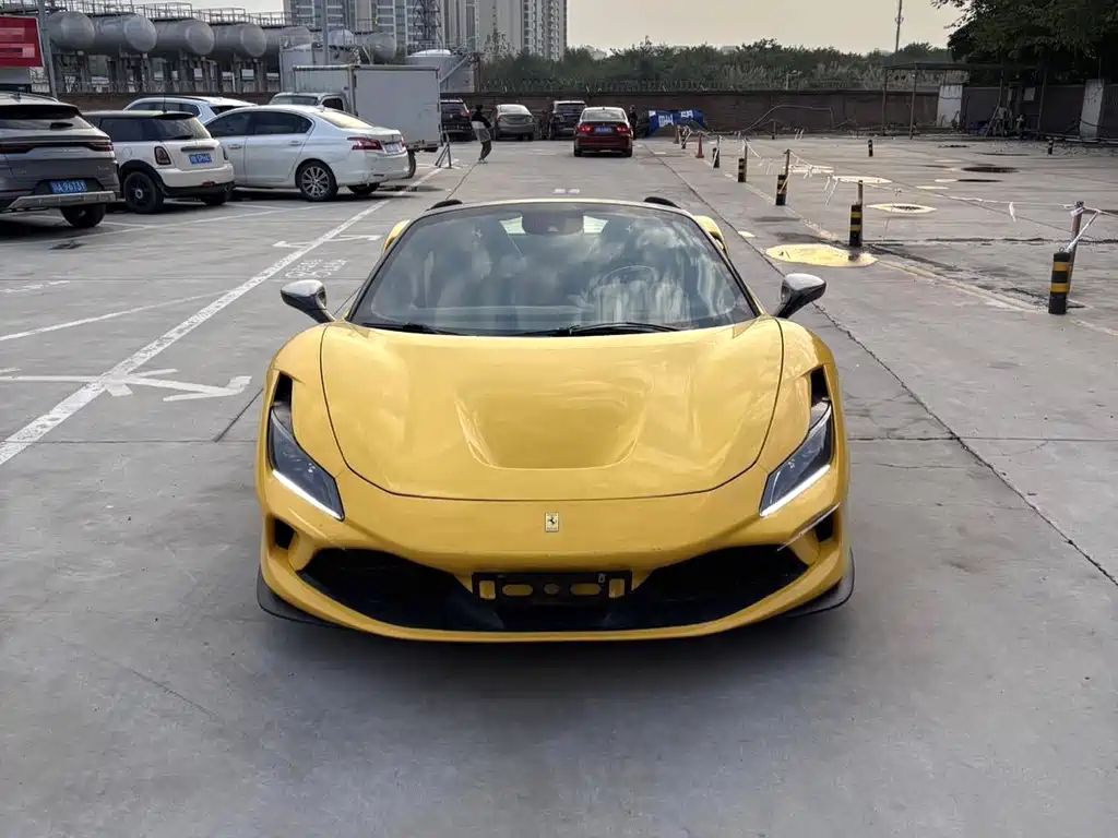 FERRARI F8