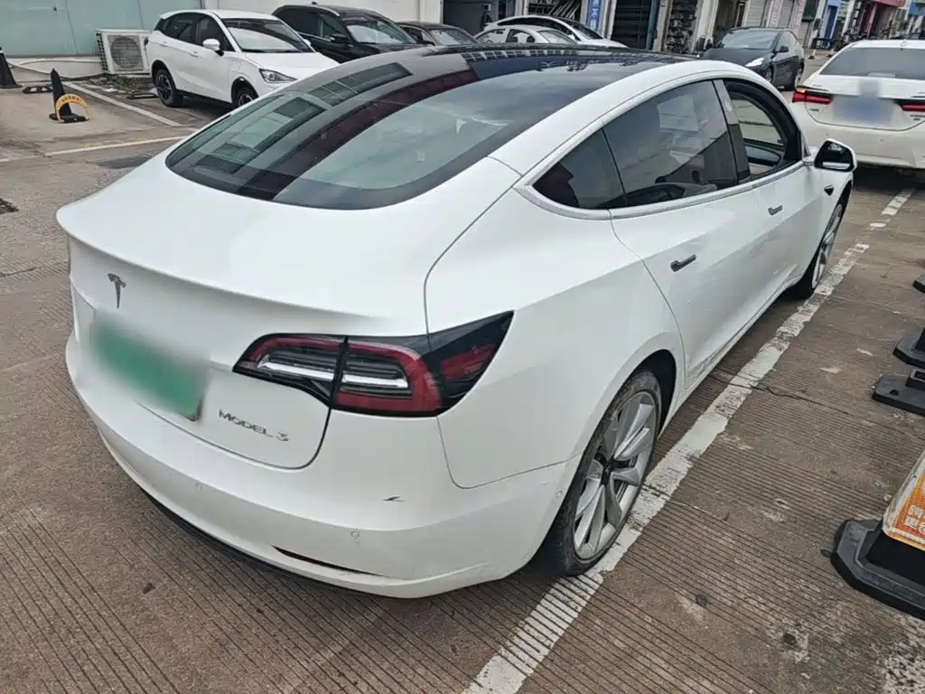 Tesla Model 3 — миниатюра 7