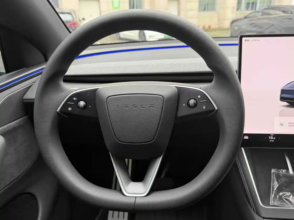 Tesla Model Y L — миниатюра 12