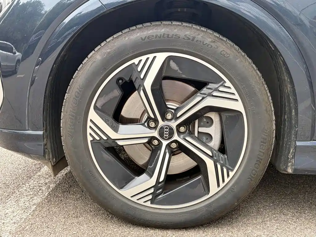 Audi Q4 e-tron — миниатюра 12