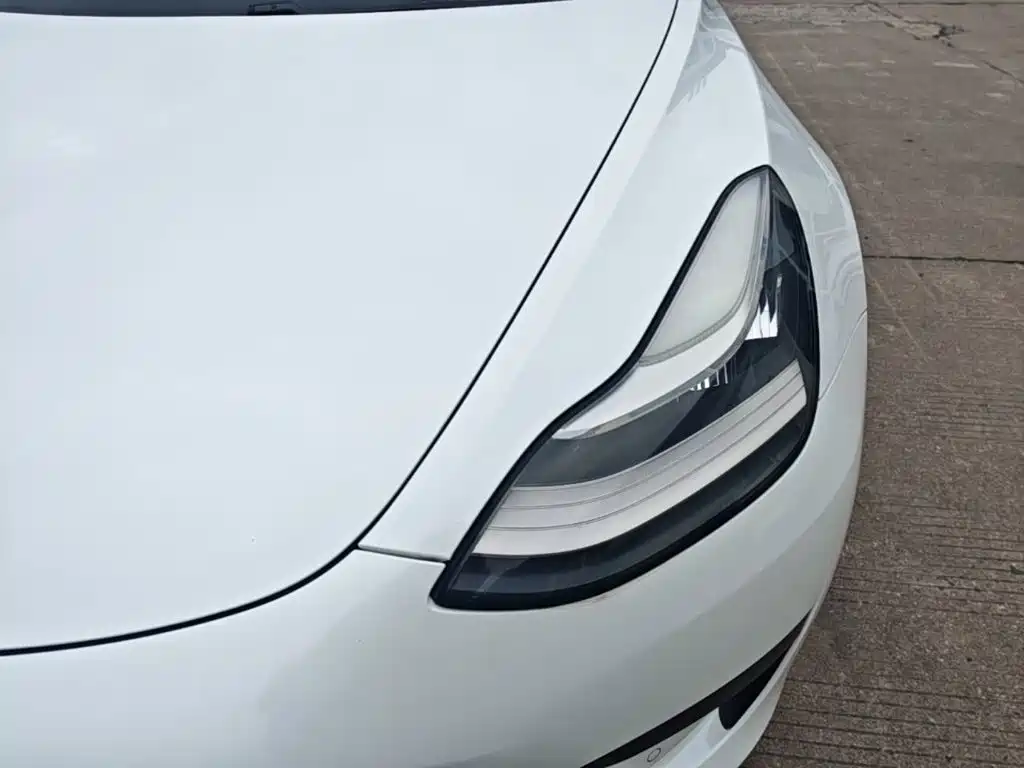 Tesla Model 3 — миниатюра 24