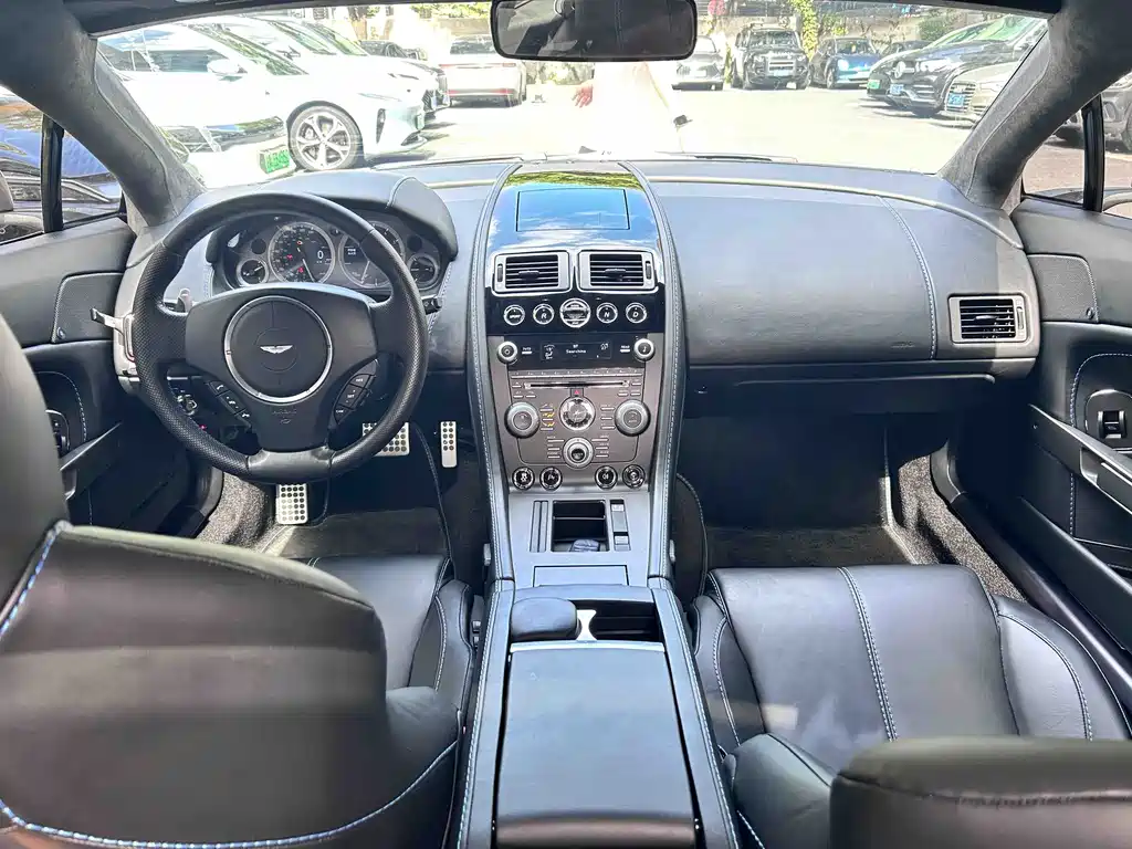 Aston Martin V8 Vantage — миниатюра 22