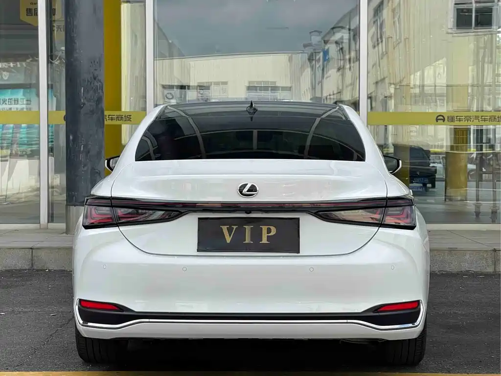 Lexus ES — миниатюра 8