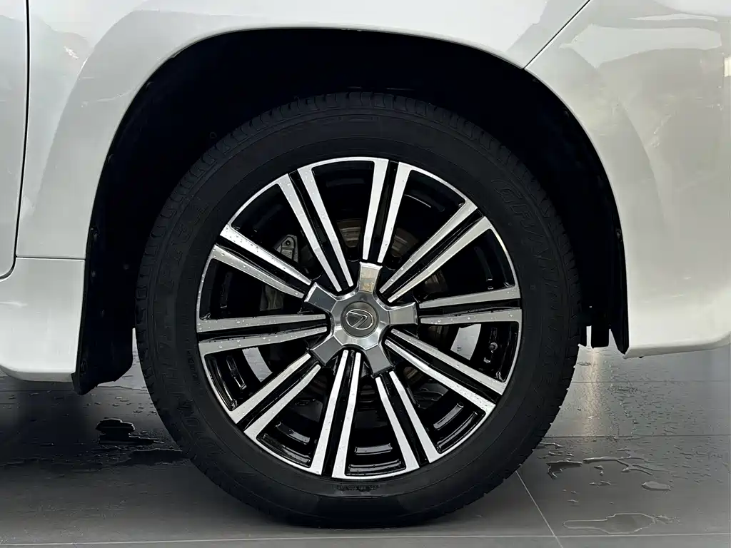 Lexus LX — миниатюра 23