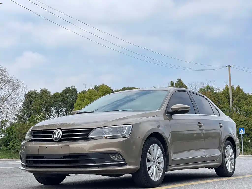 Volkswagen Sagitar 2015