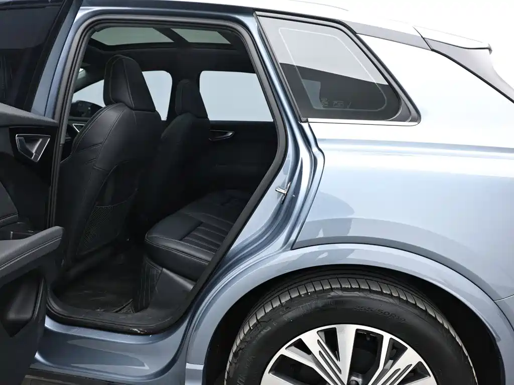 Audi Q4 e-tron — миниатюра 14