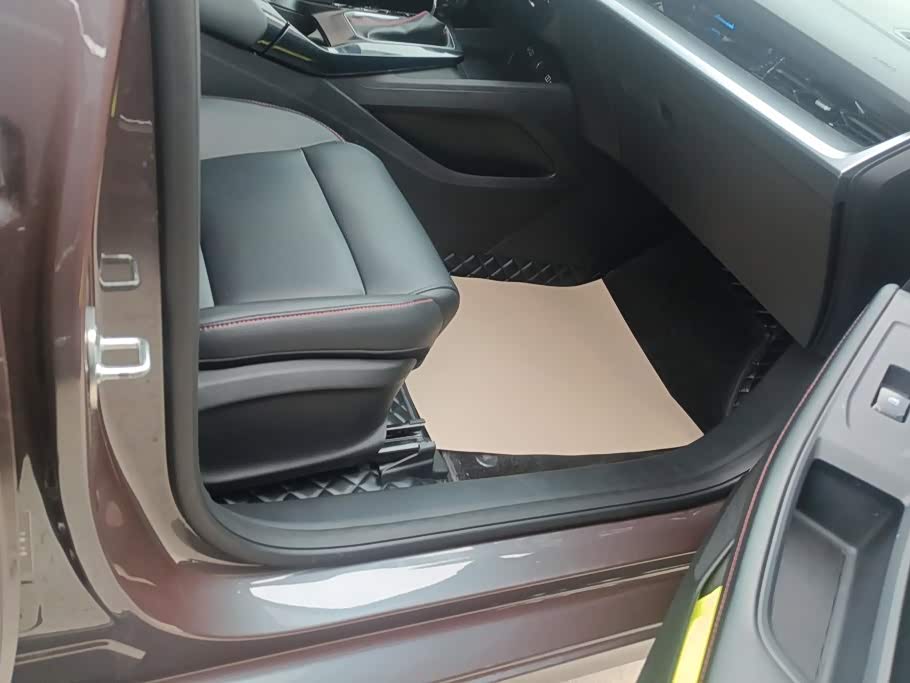 MG MG5 1.5 л 2024 г. Серебристо-серый, пробег 29200 км