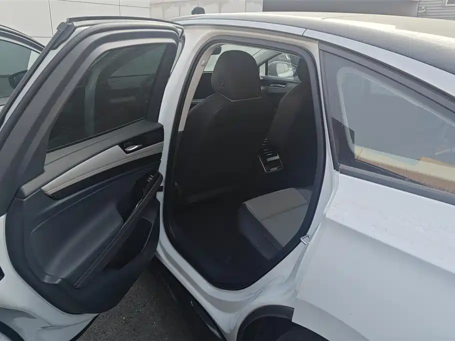 VOLKSWAGEN ID.7 VIZZION