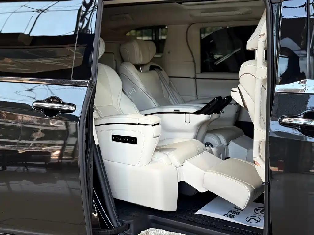 Lexus LM — миниатюра 18