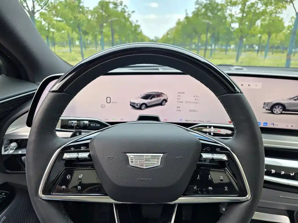 Cadillac Lyriq — миниатюра 13