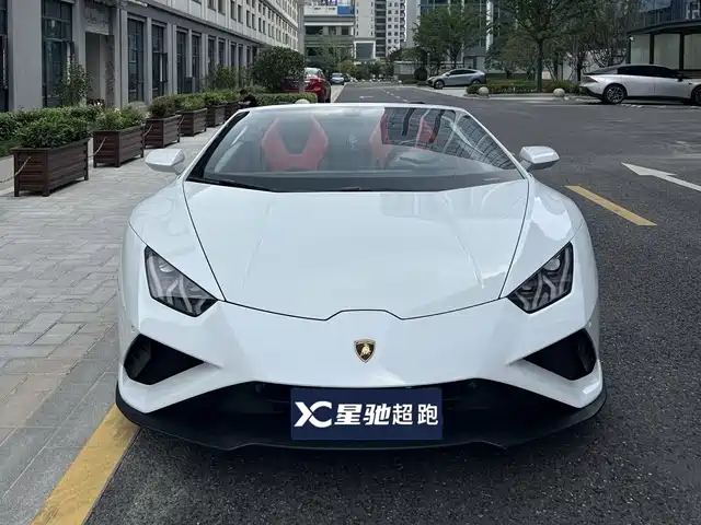 LAMBORGHINI HURACÁN 2021