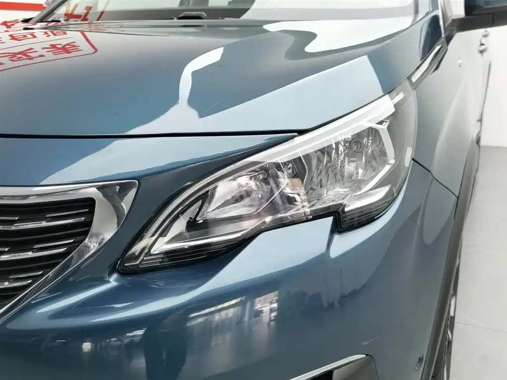 Peugeot 5008 2017 380THP 7 мест Luxury