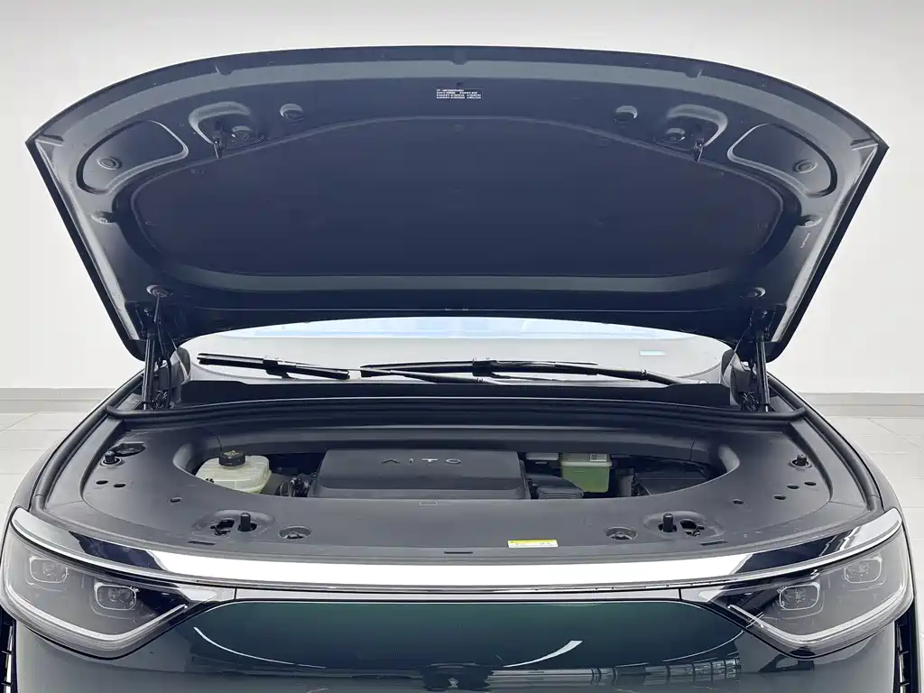 AITO ASK THE WORLD M8