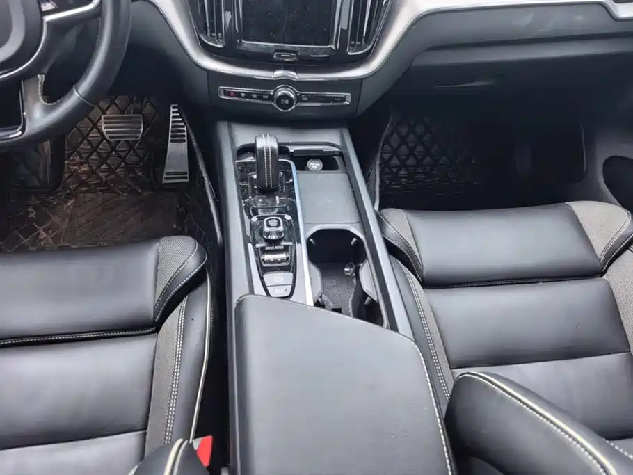 VOLVO XC60 PLUG IN HYBRID