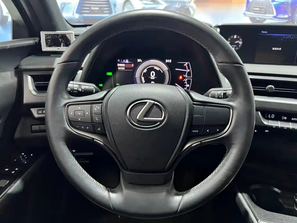 Lexus UX — миниатюра 12
