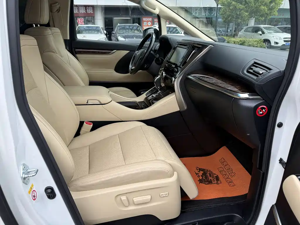 Toyota Alphard - фото 14
