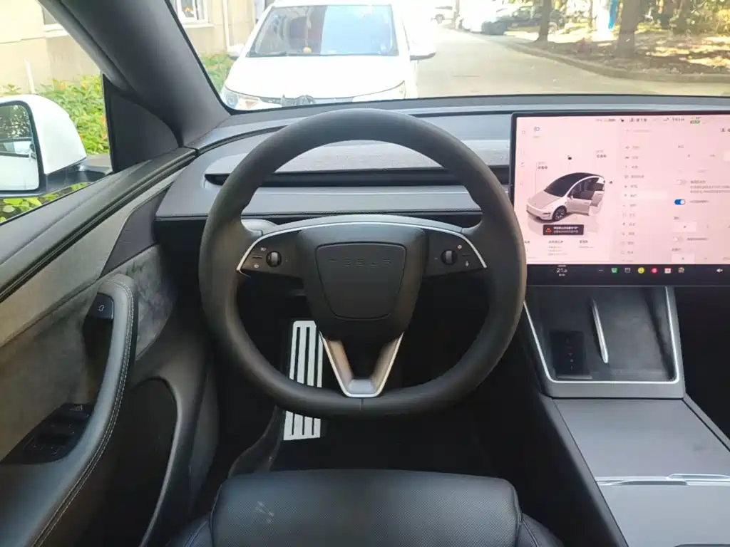 Tesla Model Y L — миниатюра 11
